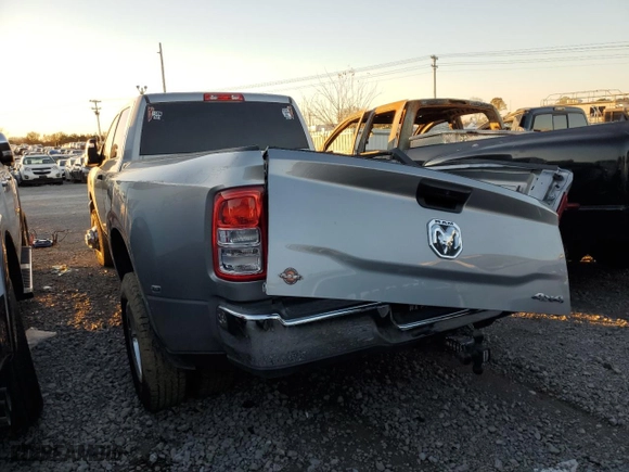 2023 Ram 3500 Tradesman with VIN 3C63RRGL2PG643681, listed as a Copart auction lot 80698534 with 138,424 mi miles and Clean Title. Bid and sale history available at carsss.com. Image 2.