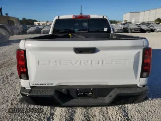 2024 Chevrolet Colorado 2WD Work Truck z VIN 1GCGSBEC1R1250216, wystawiony jako Copart lot #82194724 z przebiegiem 622 mil mil oraz Szkoda całkowita • Salvage title. Historia ofert i sprzedaży dostępna na DreamBid. Obrazek 6.