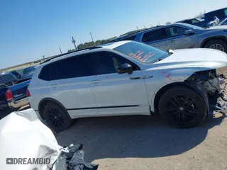 2022 Volkswagen Tiguan SE R-Line Black with VIN 3VVCB7AX4NM165115, listed as a IAAI auction lot 41624320 with 18,074 mi miles. Bid and sale history available at carsss.com. Image 13.