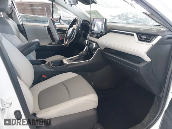 2021 Toyota RAV4 XLE Premium z VIN 2T3A1RFV1MW153237, wystawiony jako IAAI lot #42519130 z przebiegiem 52 471 mil mil oraz . Historia ofert i sprzedaży dostępna na DreamBid. Obrazek 5.