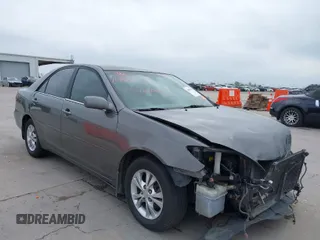 2006 Toyota Camry LE z VIN 4T1BF30K86U630498, wystawiony jako IAAI lot #41909741 z przebiegiem 206 220 mil mil oraz . Historia ofert i sprzedaży dostępna na DreamBid. Obrazek 1.