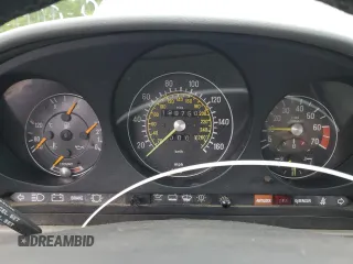 1986 Mercedes-Benz 560 SL z VIN WDBBA48D2GA050261, wystawiony jako Copart lot #58388025 z przebiegiem 199 750 mil mil oraz Tytuł czysty. Historia ofert i sprzedaży dostępna na DreamBid. Obrazek 9.