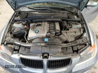 2006 BMW 3 Series 325xi z VIN WBAVD13576KV09648, wystawiony jako Copart lot #56539975 z przebiegiem 131 721 mil mil oraz Szkoda całkowita • Salvage title. Historia ofert i sprzedaży dostępna na DreamBid. Obrazek 11.