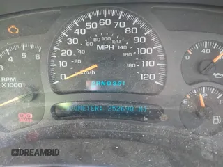 2003 Chevrolet Suburban LT z VIN 1GNEC16Z13J140136, wystawiony jako IAAI lot #42142827 z przebiegiem 252 698 mil mil oraz . Historia ofert i sprzedaży dostępna na DreamBid. Obrazek 7.