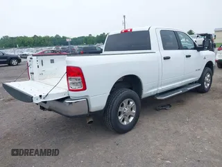 2024 Ram 2500 Big Horn z VIN 3C6UR5DL0RG154118, wystawiony jako IAAI lot #42427743 z przebiegiem 65 535 mil mil oraz . Historia ofert i sprzedaży dostępna na DreamBid. Obrazek 4.