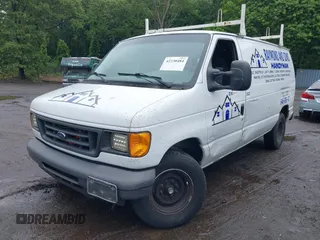 2007 Ford Econoline Cargo Commercial z VIN 1FTNE24W77DB00407, wystawiony jako IAAI lot #42330484 z przebiegiem 128 369 mil mil oraz . Historia ofert i sprzedaży dostępna na DreamBid. Obrazek 2.