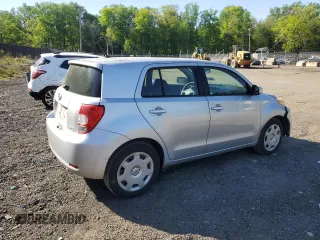 2008 Scion xD z VIN JTKKU10408J025968, wystawiony jako Copart lot #54627355 z przebiegiem 144 133 mil mil oraz Szkoda całkowita • Salvage title. Historia ofert i sprzedaży dostępna na DreamBid. Obrazek 3.