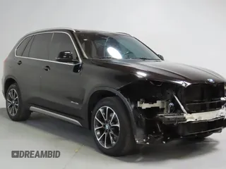 2017 BMW X5 sDrive35i z VIN 5UXKR2C39H0X03686, wystawiony jako Copart lot #58859875 z przebiegiem 84 244 mil mil oraz Szkody całkowita. Historia ofert i sprzedaży dostępna na DreamBid. Obrazek 1.
