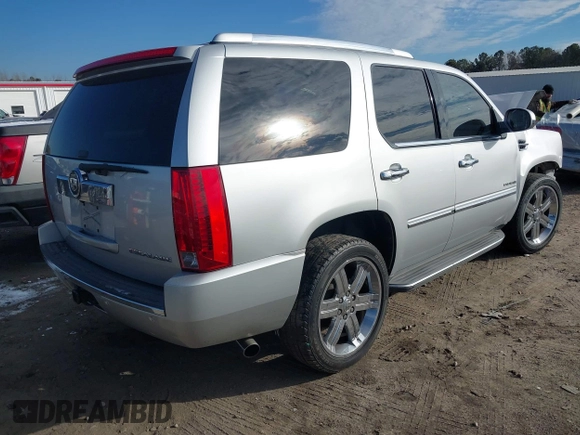 2010 Cadillac Escalade z VIN 1GYUCAEF9AR180758, wystawiony jako IAAI lot #41419380 z przebiegiem 201 784 mil mil oraz . Historia ofert i sprzedaży dostępna na DreamBid. Obrazek 4.