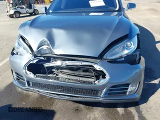 2014 Tesla Model S 60 with VIN 5YJSA1S10EFP32851, listed as a IAAI auction lot 41730746 with 91,657 mi miles and . Bid and sale history available at DreamBid. Image 6.