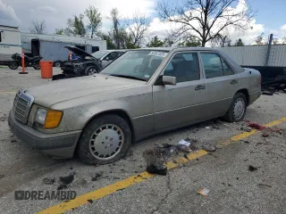 1992 Mercedes-Benz 300 with VIN WDBEA30E0NB570638, listed as a Copart auction lot 52357325 with 122,782 mi miles and Clean Title. Bid and sale history available at DreamBid. Image 1.