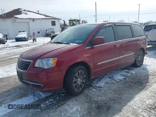 2014 Chrysler Town & Country S with VIN 2C4RC1HG6ER234680, listed as a IAAI auction lot 41541817 with 117,650 mi miles. Bid and sale history available at carsss.com. Image 17.