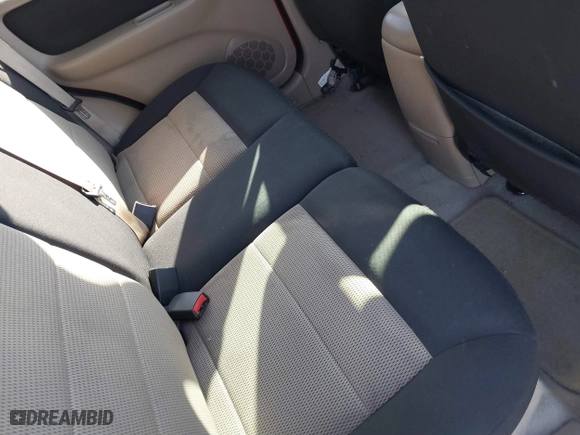 2005 Ford Escape XLT with VIN 1FMCU93115KB29320, listed as a IAAI auction lot 41768208 with 162,047 mi miles. Bid and sale history available at carsss.com. Image 8.