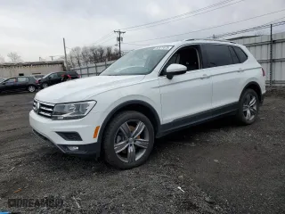 2020 Volkswagen Tiguan SE with VIN 3VV2B7AX2LM179152, listed as a Copart auction lot 52577475 with 61,691 mi miles and Salvage Title. Bid and sale history available at carsss.com. Image 1.