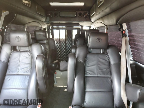 2018 GMC Savana Cargo z VIN 1GTW7BFG3J1162190, wystawiony jako Copart lot #68281014 z przebiegiem 83 733 mil mil oraz Nie do naprawy • Non repairable. Historia ofert i sprzedaży dostępna na DreamBid. Obrazek 10.