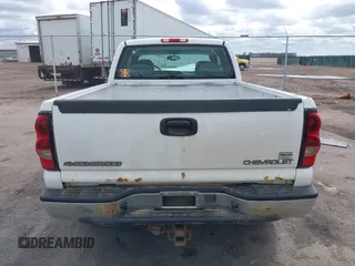 2005 Chevrolet Silverado 1500 Z71 z VIN 1GCEK19Z25Z282216, wystawiony jako IAAI lot #41931370 z przebiegiem 194 961 mil mil oraz . Historia ofert i sprzedaży dostępna na DreamBid. Obrazek 16.