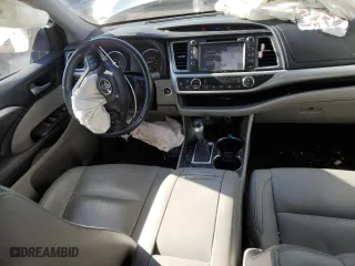 2019 Toyota Highlander SE with VIN 5TDJZRFH1KS563702, listed as a Copart auction lot 42927035 with 0 mi miles and Salvage Title. Bid and sale history available at carsss.com. Image 8.