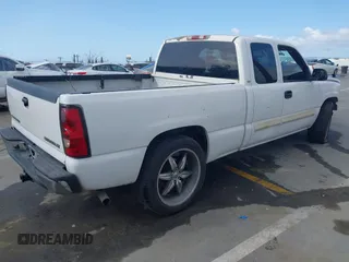 2004 Chevrolet Silverado 1500 Work Truck with VIN 2GCEC19T641229261, listed as a IAAI auction lot 41945835 with 197,667 mi miles. Bid and sale history available at carsss.com. Image 4.
