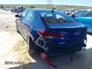 2020 Hyundai Elantra Value Edition z VIN 5NPD84LFXLH612750, wystawiony jako IAAI lot #41674279 z przebiegiem 88 179 mil mil oraz . Historia ofert i sprzedaży dostępna na DreamBid. Obrazek 3.