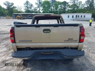 2005 Chevrolet Silverado 1500 Z71 z VIN 1GCEK19B65E260861, wystawiony jako IAAI lot #42122540 z przebiegiem Nie podano mil oraz . Historia ofert i sprzedaży dostępna na DreamBid. Obrazek 15.