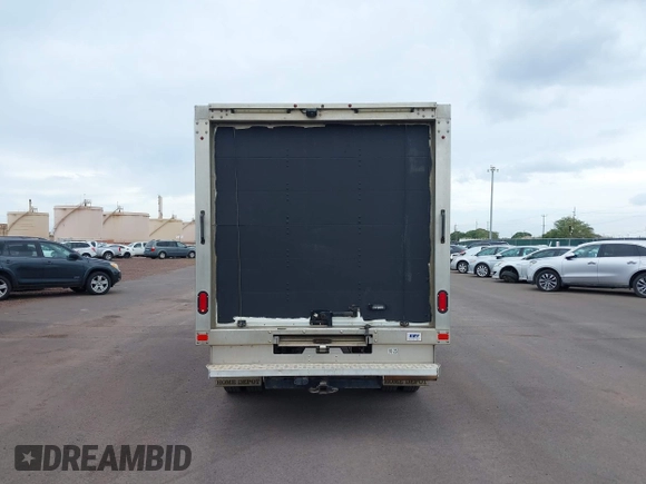 2017 Ford Transit z VIN 1FDBF8ZM1HKB48536, wystawiony jako IAAI lot #42306764 z przebiegiem 74 477 mil mil oraz . Historia ofert i sprzedaży dostępna na DreamBid. Obrazek 16.