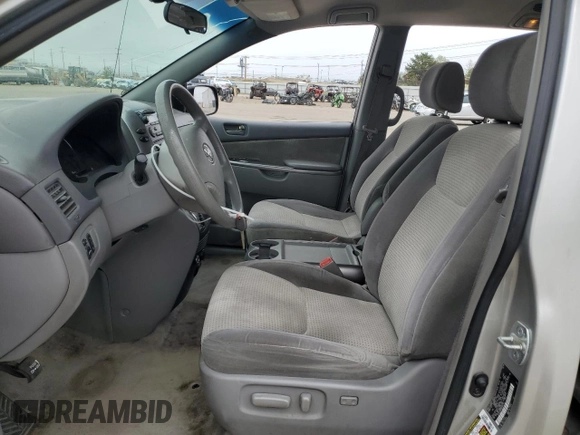 2008 Toyota Sienna CE z VIN 5TDZK23C08S204745, wystawiony jako Copart lot #55127115 z przebiegiem 241 118 mil mil oraz Szkoda całkowita • Salvage title. Historia ofert i sprzedaży dostępna na DreamBid. Obrazek 7.
