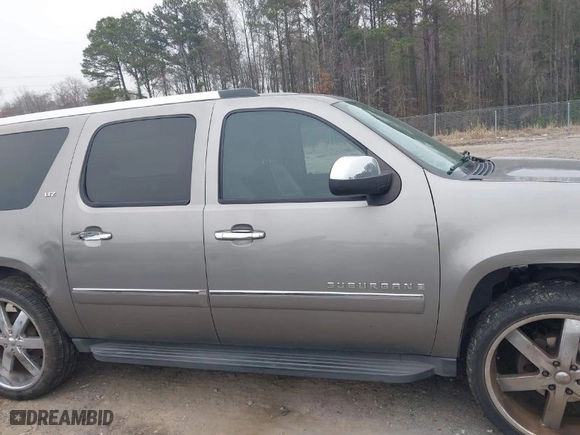 2009 Chevrolet Suburban LTZ with VIN 1GNFK36379R218105, listed as a IAAI auction lot 41786950 with 191,431 mi miles. Bid and sale history available at carsss.com. Image 13.