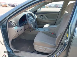 2011 Toyota Camry LE z VIN 4T4BF3EK3BR128796, wystawiony jako IAAI lot #42232144 z przebiegiem 127 823 mil mil oraz . Historia ofert i sprzedaży dostępna na DreamBid. Obrazek 5.