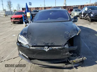 2019 Tesla Model S 75D z VIN 5YJSA1E25KF299740, wystawiony jako Copart lot #49355485 z przebiegiem 140 385 mil mil oraz Szkoda całkowita • Salvage title. Historia ofert i sprzedaży dostępna na DreamBid. Obrazek 5.