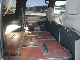 2001 Chevrolet Suburban LS with VIN 3GNFK16T21G162731, listed as a Copart auction lot 83425394 with 231,377 mi miles and Salvage Title. Bid and sale history available at carsss.com. Image 11.
