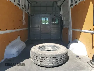 2018 Nissan NV Cargo SV z VIN 1N6BF0LY9JN814142, wystawiony jako Copart lot #52998335 z przebiegiem 102 465 mil mil oraz Szkoda całkowita • Salvage title. Historia ofert i sprzedaży dostępna na DreamBid. Obrazek 10.