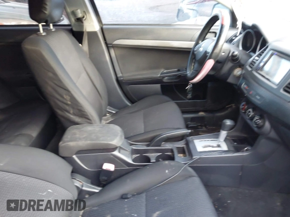 2008 Mitsubishi Lancer DE z VIN JA3AU26U58U004840, wystawiony jako IAAI lot #41515756 z przebiegiem 117 996 mil mil oraz . Historia ofert i sprzedaży dostępna na DreamBid. Obrazek 5.
