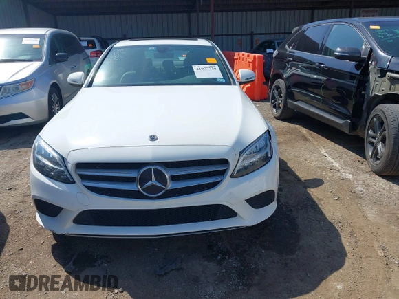 2019 Mercedes-Benz C 300 z VIN 55SWF8DB4KU285419, wystawiony jako IAAI lot #41977720 z przebiegiem 75 156 mil mil oraz . Historia ofert i sprzedaży dostępna na DreamBid. Obrazek 12.