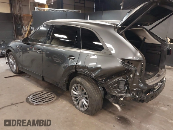 2024 Mazda CX-90 Preferred z VIN JM3KKBHAXR1161160, wystawiony jako IAAI lot #41958318 z przebiegiem 8 449 mil mil oraz . Historia ofert i sprzedaży dostępna na DreamBid. Obrazek 3.