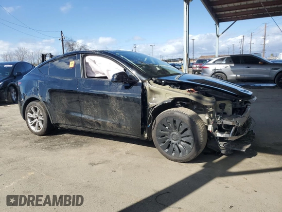 2024 Tesla Model Y Long Range z VIN 7SAYGDEE1RA247973, wystawiony jako Copart lot #45679205 z przebiegiem 22 739 mil mil oraz Szkoda całkowita • Salvage title. Historia ofert i sprzedaży dostępna na DreamBid. Obrazek 4.