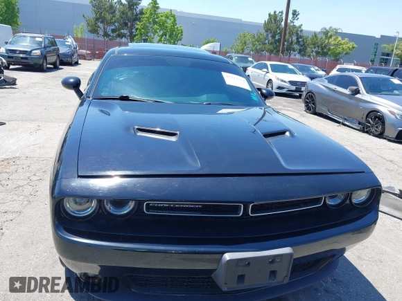2018 Dodge Challenger SXT z VIN 2C3CDZAG3JH258838, wystawiony jako IAAI lot #42223754 z przebiegiem 102 827 mil mil oraz . Historia ofert i sprzedaży dostępna na DreamBid. Obrazek 13.