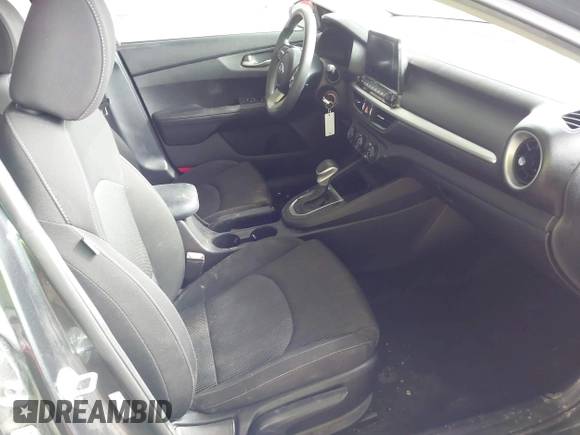 2021 Kia Forte LXS z VIN 3KPF24AD6ME323317, wystawiony jako IAAI lot #42110865 z przebiegiem 86 134 mil mil oraz . Historia ofert i sprzedaży dostępna na DreamBid. Obrazek 5.