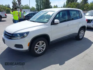2012 Volkswagen Tiguan SE z VIN WVGAV7AX2CW522958, wystawiony jako IAAI lot #42516794 z przebiegiem 107 144 mil mil oraz . Historia ofert i sprzedaży dostępna na DreamBid. Obrazek 2.