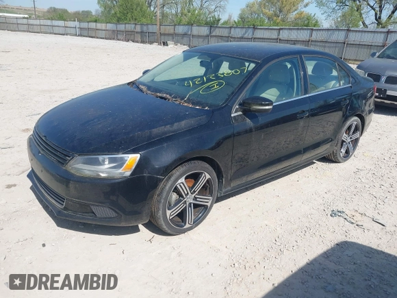 2014 Volkswagen Jetta SE z VIN 3VWD17AJ6EM285061, wystawiony jako IAAI lot #42123807 z przebiegiem 98 000 mil mil oraz . Historia ofert i sprzedaży dostępna na DreamBid. Obrazek 2.