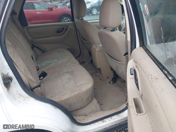 2007 Ford Escape XLT with VIN 1FMYU93147KA19886, listed as a IAAI auction lot 41830517 with 176,099 mi miles. Bid and sale history available at carsss.com. Image 8.