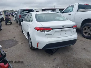 2023 Toyota Corolla LE z VIN JTDB4MEE9P3001116, wystawiony jako IAAI lot #41512246 z przebiegiem 27 882 mil mil oraz . Historia ofert i sprzedaży dostępna na DreamBid. Obrazek 3.