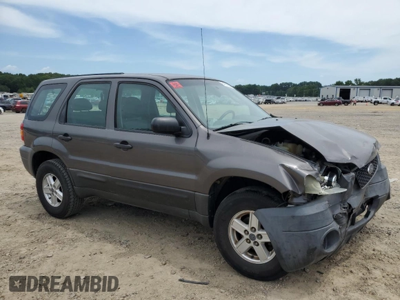 2005 Ford Escape XLS Value with VIN 1FMYU02ZX5KA88548, listed as a Copart auction lot 64025804 with 176,155 mi miles and Salvage Title. Bid and sale history available at carsss.com. Image 4.