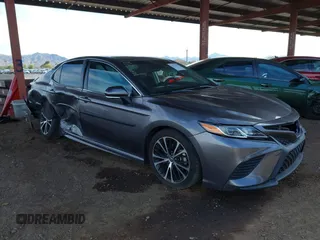 2020 Toyota Camry SE z VIN 4T1J11AK3LU941295, wystawiony jako IAAI lot #41927867 z przebiegiem 91 685 mil mil oraz . Historia ofert i sprzedaży dostępna na DreamBid. Obrazek 1.