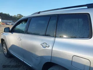 2011 Toyota Highlander with VIN 5TDZK3EH3BS037657, listed as a IAAI auction lot 41270390 with 262,060 mi miles. Bid and sale history available at carsss.com. Image 15.