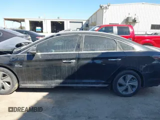 2017 Hyundai Sonata Limited with VIN KMHE34L17HA045964, listed as a IAAI auction lot 41397078 with 135,109 mi miles and . Bid and sale history available at carsss.com. Image 14.