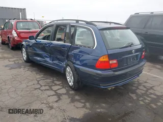 2004 BMW 3 Series 325i with VIN WBAEN33464PC13314, listed as a IAAI auction lot 42110516 with 195,498 mi miles and . Bid and sale history available at carsss.com. Image 3.