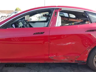 2018 Tesla Model S 75D z VIN 5YJSA1E22JF291433, wystawiony jako IAAI lot #42316194 z przebiegiem 59 143 mil mil oraz . Historia ofert i sprzedaży dostępna na DreamBid. Obrazek 14.