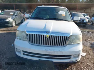 2005 Lincoln Navigator Luxury with VIN 5LMFU28575LJ14098, listed as a IAAI auction lot 41385570 with 244,580 mi miles. Bid and sale history available at carsss.com. Image 6.