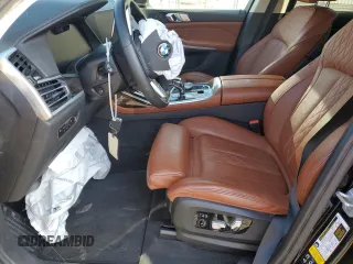 2021 BMW X7 xDrive40i z VIN 5UXCW2C06M9G15321, wystawiony jako Copart lot #46824665 z przebiegiem Nie podano mil oraz Szkoda całkowita • Salvage title. Historia ofert i sprzedaży dostępna na DreamBid. Obrazek 7.