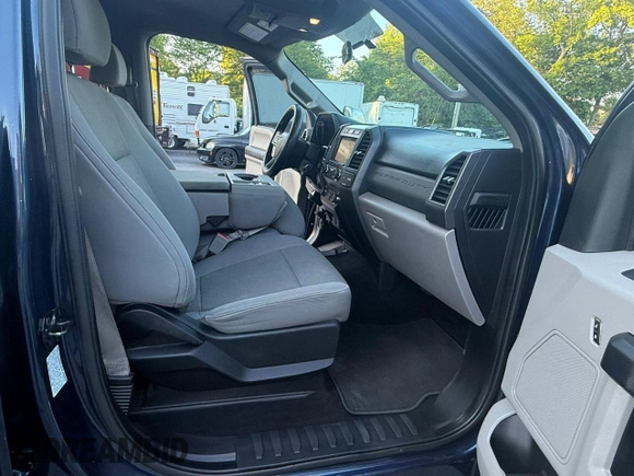 2019 Ford F-350 XL with VIN 1FT8W3DT7KEF88122, listed as a Copart auction lot 58671645 with 323,374 mi miles and Clean title. Bid and sale history available at DreamBid. Image 5.